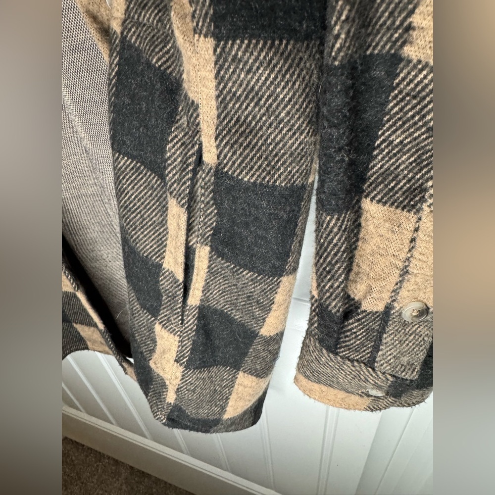 Beachlunchlounge Black and Tan Tyler Flannel Tunic Shirt - Picture 6 of 8